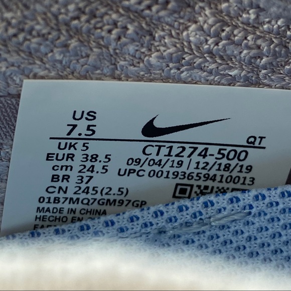 Nike Women's Air Vapormax Flyknit 3 Running Shoes - Picture 11 of 11